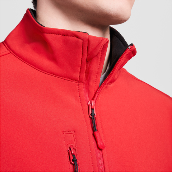 detalle chaqueta softshell personalizada